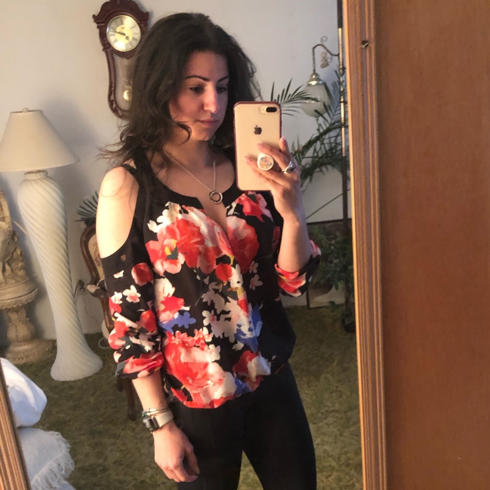 Guess floral top